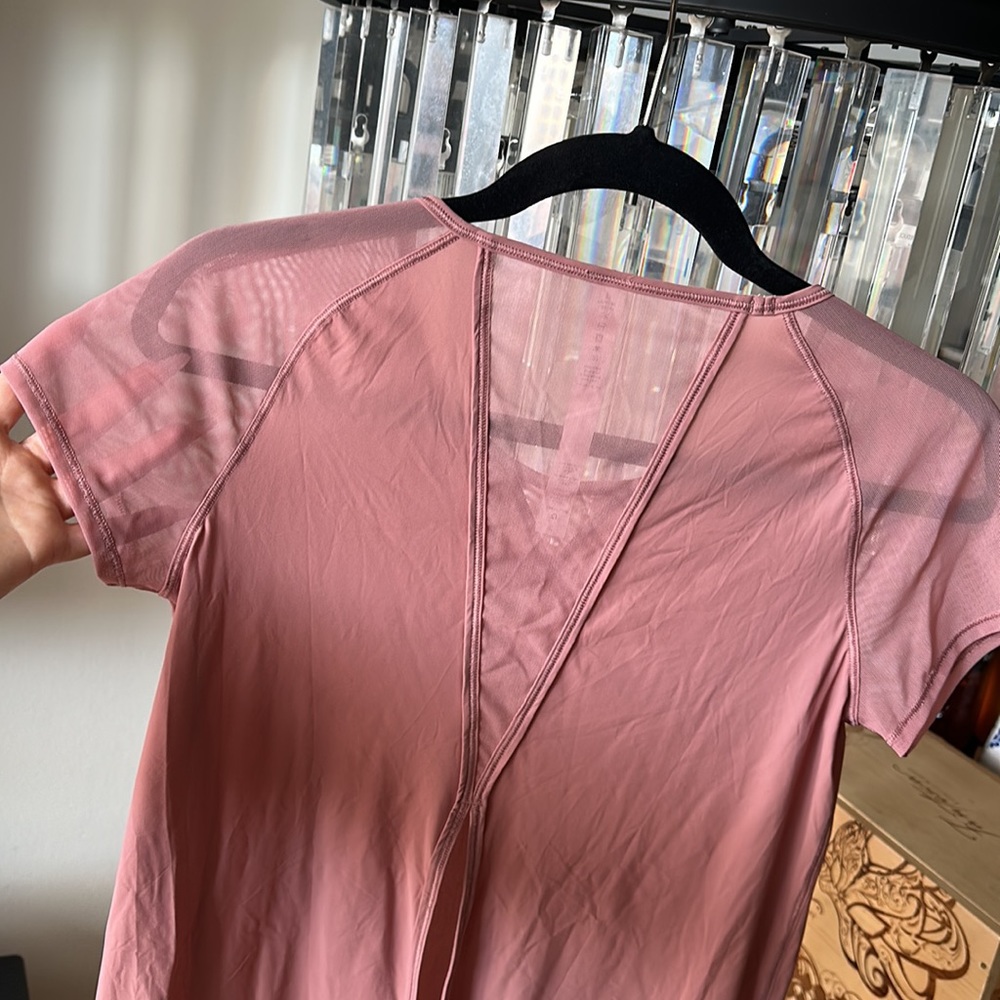 New w/o tags pink lululemon mauve sheer paneled Tee w/slit in back sz2 - Picture 5 of 6